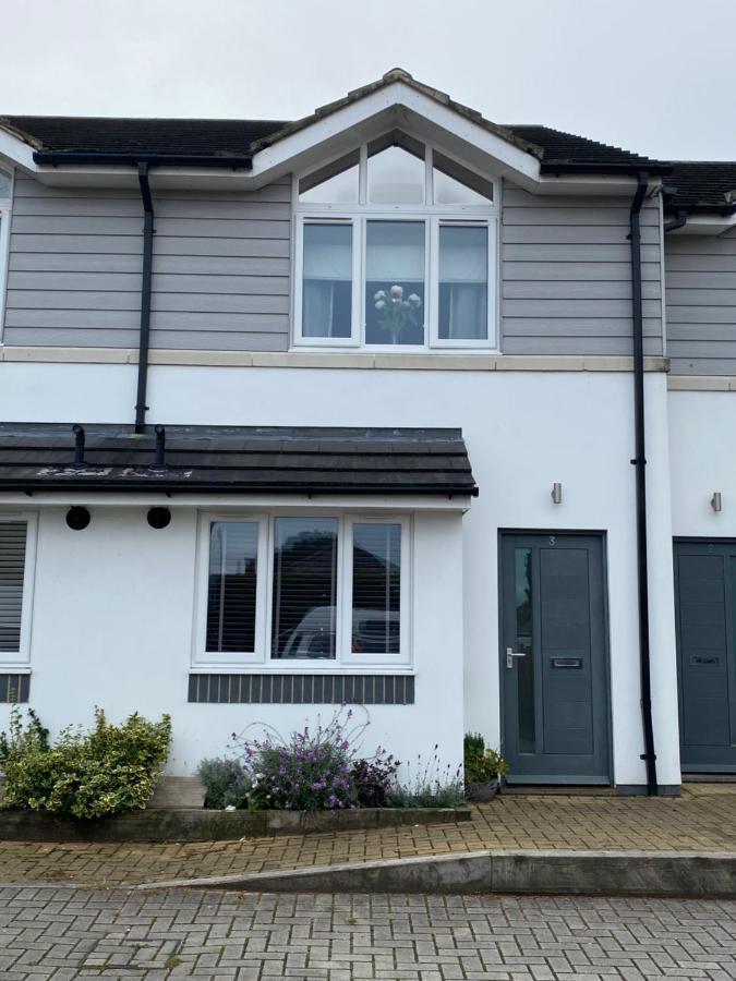 Private Room, Shared Bathroom With One Other, Tea And Coffee Making Facilities, Mini Fridge And Hairdryer, King Sized Bed With Help Yourself Continental Breakfast In Secluded Modern Property With Parking Bournemouth Exteriér fotografie